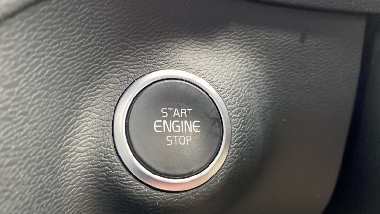 Volvo XC40 2.0 B4P Ultra Dark 5dr Auto Petrol Estate